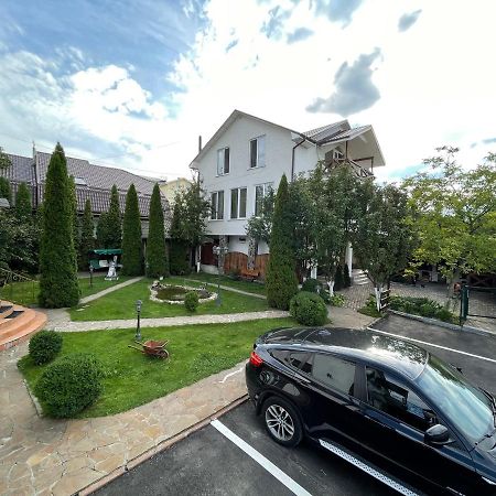 Apartments With Kitchen And Garden Κίεβο Εξωτερικό φωτογραφία
