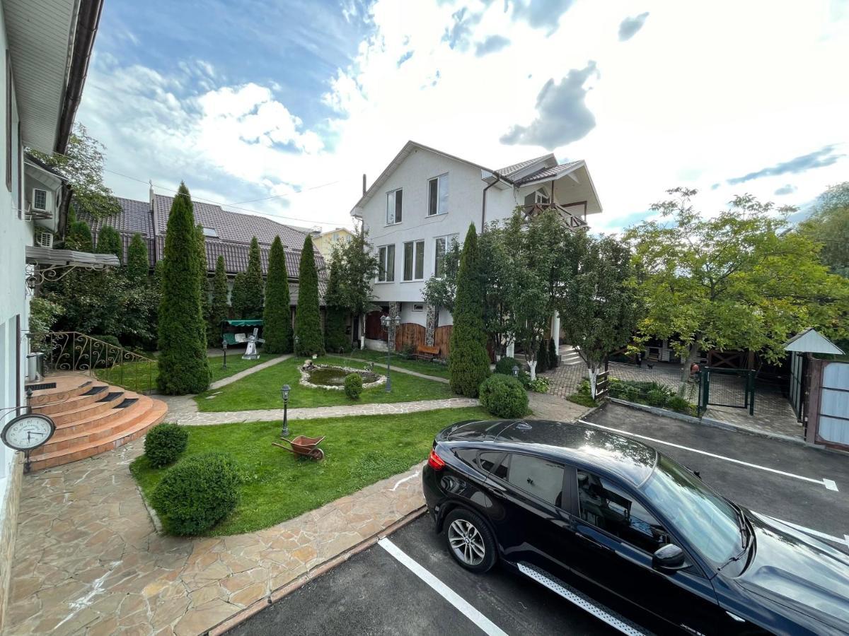 Apartments With Kitchen And Garden Κίεβο Εξωτερικό φωτογραφία