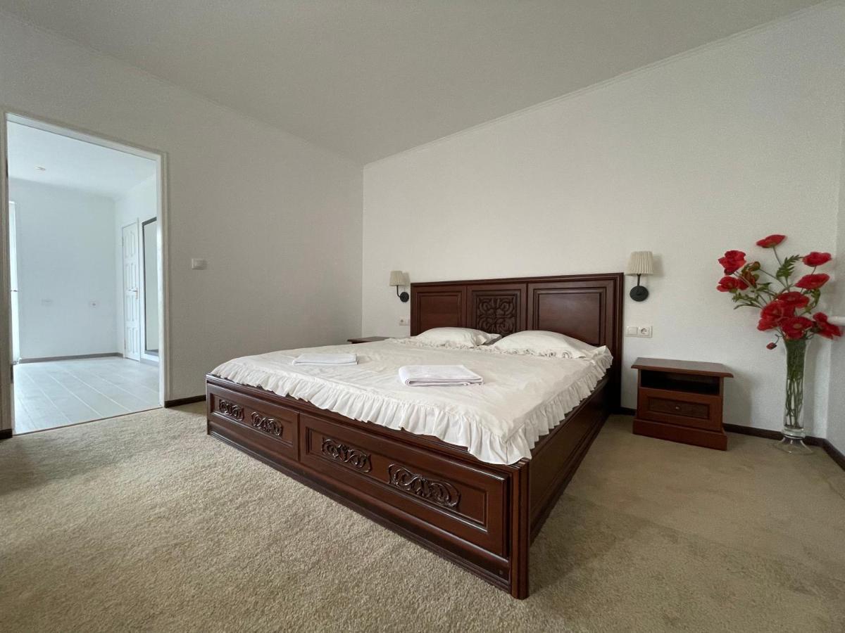 Apartments With Kitchen And Garden Κίεβο Εξωτερικό φωτογραφία